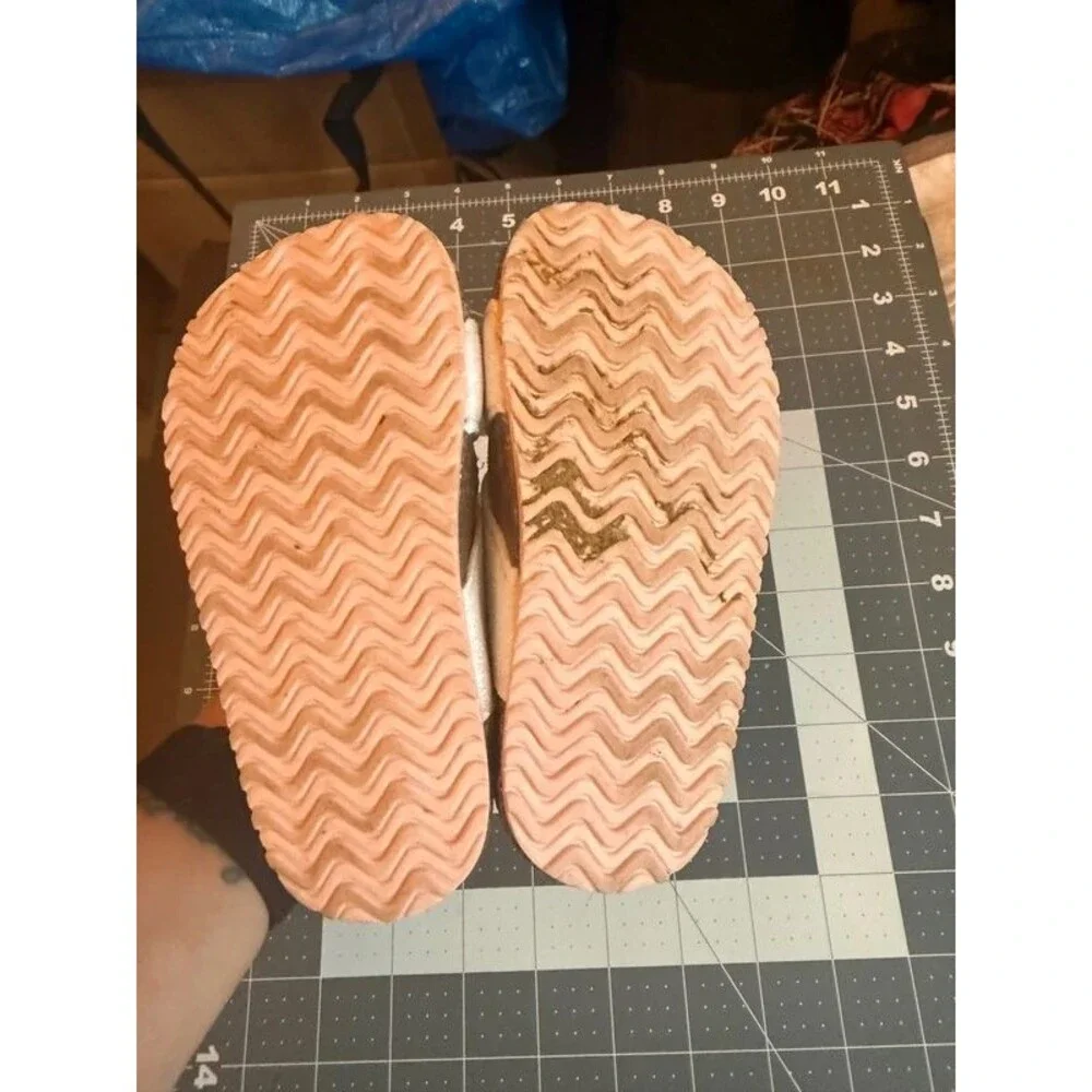 Toddler Girls Carters Sandals Size 7 EUC